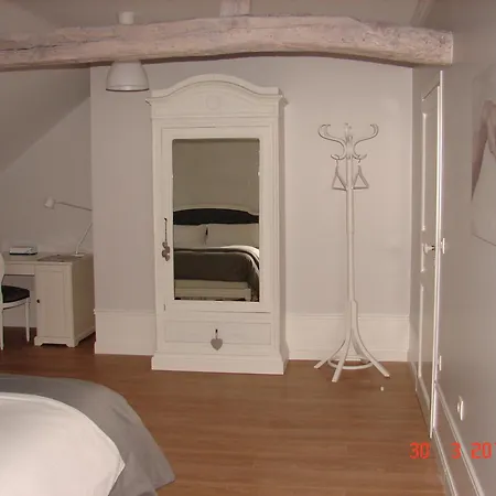 Frühstückspension Table Et D'hotes Le Colombier 3*